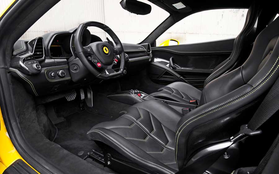 2010-Ferrari-458-Italia-interior