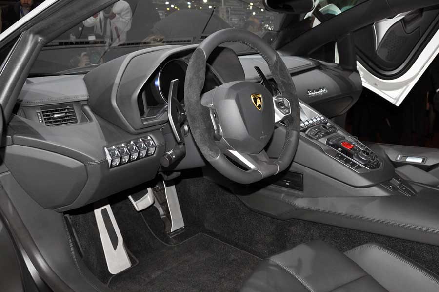 2011-Lamborghini-aventador-lp700-interior_66